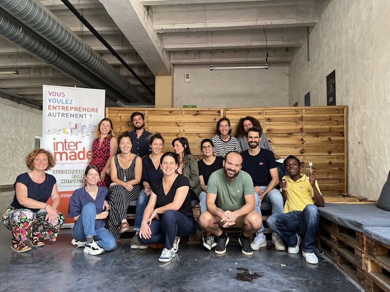 Photo de groupe de la promotion à l'incubateur Intermade